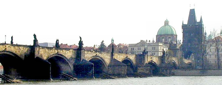  Karlsbrücke-Statuen